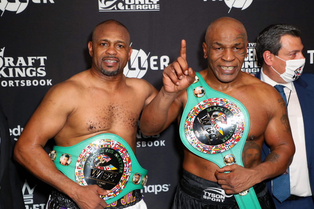 Pertarungan Mike Tyson Vs Roy Jones Jr Berakhir Tanpa Pemenang