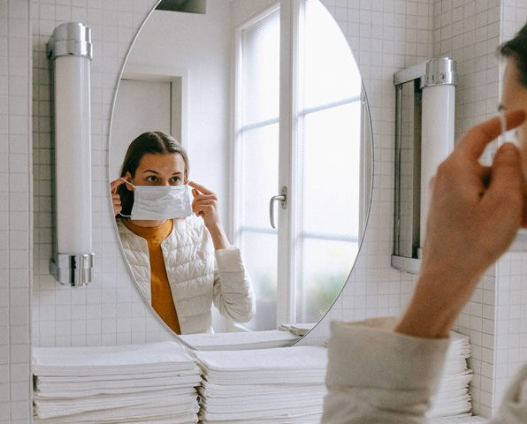 5 Cara Atasi Jerawat karena Masker