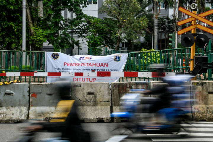 Perlintasan KA Stasiun Palmerah Ditutup