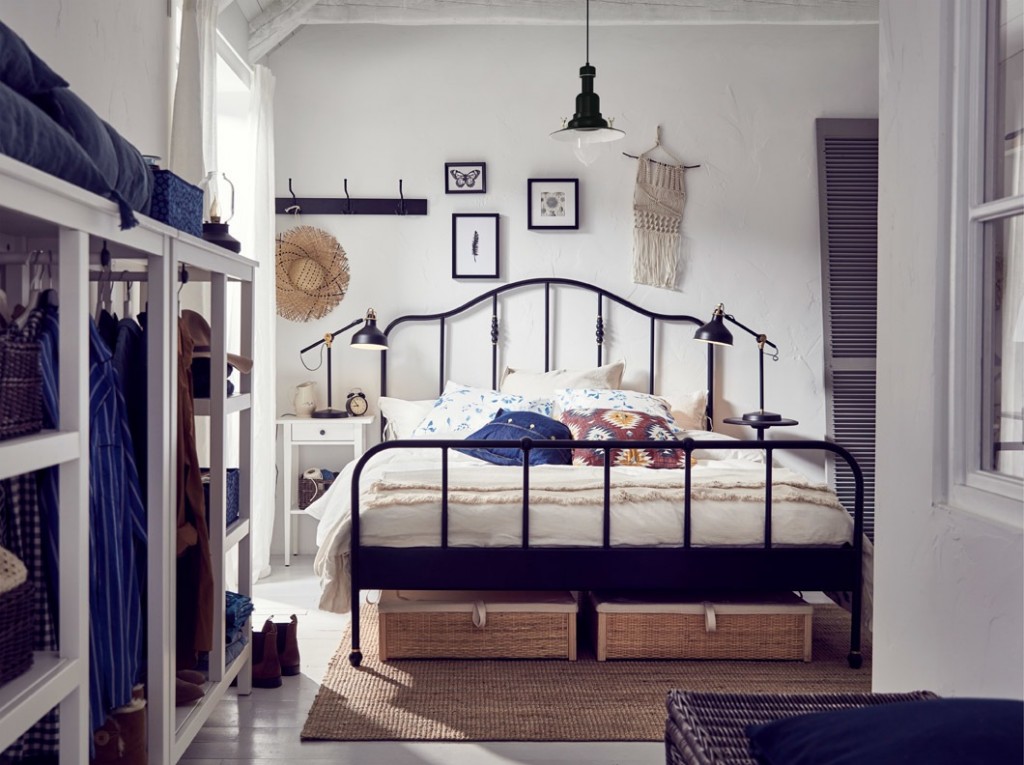 Membuat tempat penyimpanan di kolong tempat tidur. Foto: IKEA