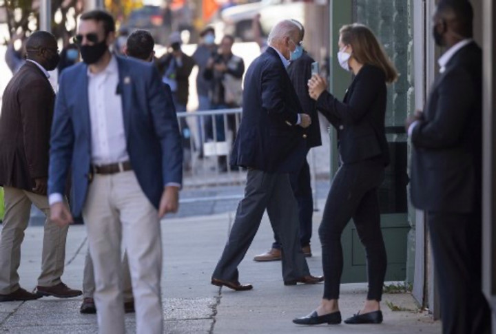 Kaki Joe Biden ‘Keseleo’ saat Bermain dengan Anjing