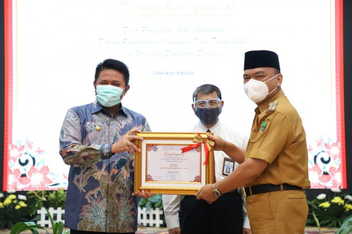 Gubernur Sumsel Serahkan DIPA dan TKDD Tahun 2021 ke 17 Daerah