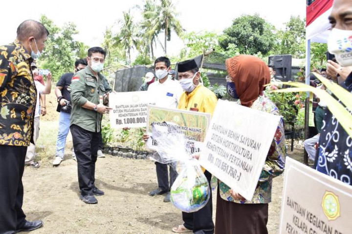 Mentan Resmikan Penggilingan Padi di Bulukumba