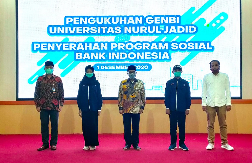 Anggota Komisi XI DPR RI Mukhamad Misbakhun saat menyampaikan kata sambutan pada penyerahan program bantuan sosial BI. Foto: dok pribadi.