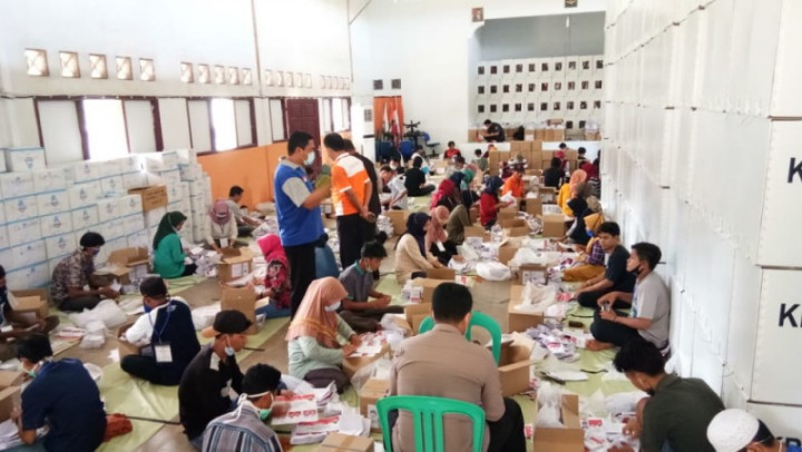 KPU Lamsel Temukan 4.192 Surat Suara Rusak