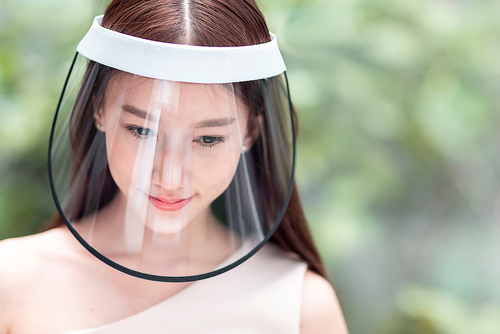 WHO Sebut Face Shield Tak Maksimal Melindungi seperti Masker