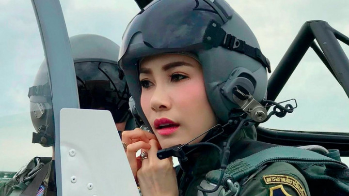 Foto Sensual Tersebar, Selir Raja Thailand Terancam Digulingkan Lagi