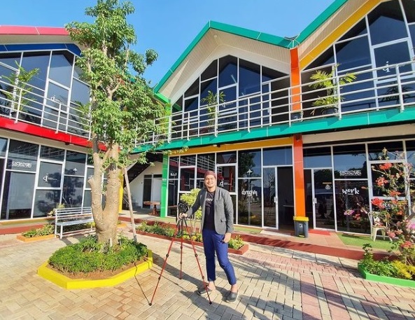 Pentingnya Mengikuti Perkembangan Teknologi Tanpa Meninggalkan Karakter Diri