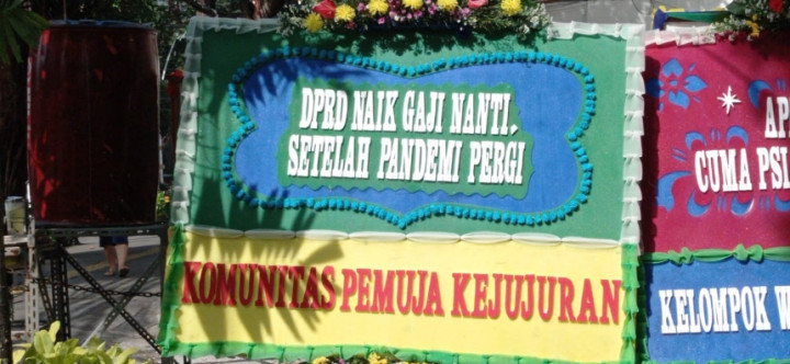 Giliran PSI 'Kebanjiran' Karangan Bunga