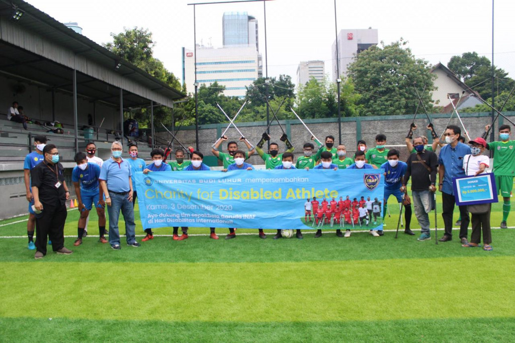 Universitas Budi Luhur (UBL) dan atlet disabilitas yang tergabung dalam timnas Garuda INAF latihan bersama. Dok Humas UBL