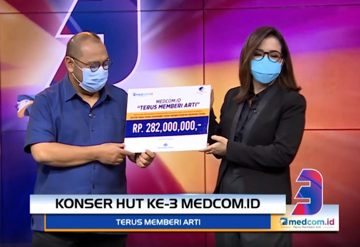 Terus Memberi Arti, Medcom.id Serahkan Donasi Rp282 Juta untuk Guru Honorer