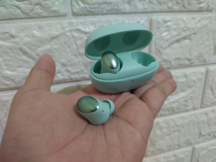 Menjajal Earphone TWS 1More ColorBuds yang Warna Warni