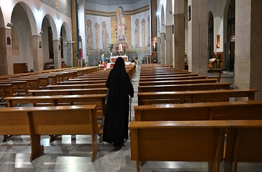 Italia Batasi Misa Malam Natal