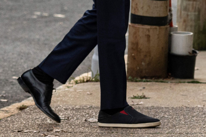 Saat Joe Biden Mengenakan Sepatu Beda Sebelah