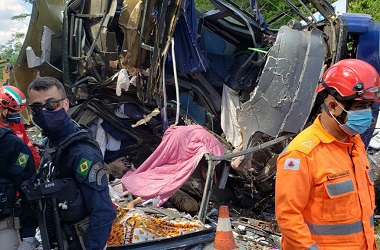 Korban Tewas Kecelakaan Bus Maut di Brasil Jadi 19 Orang