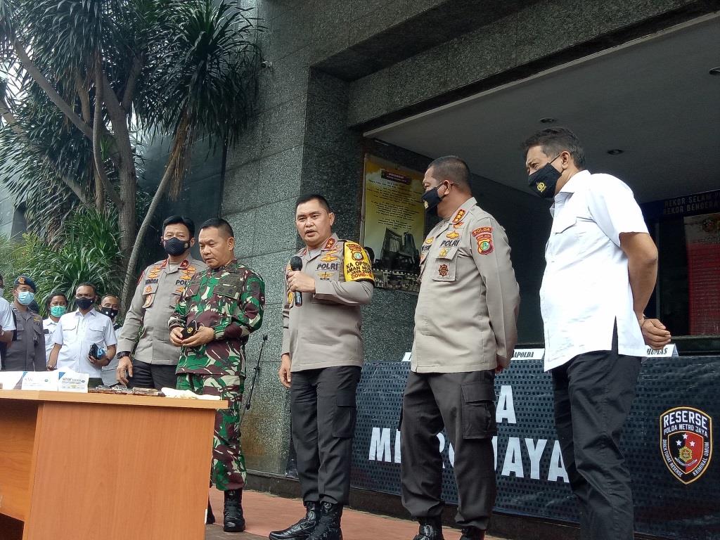 Kapolda Metro Jaya Irjen M Fadil Imran (tengah) di Mapolda Metro Jaya, Senin, 7 Desember 2020. Foto: Medcom.id/Siti Yona Hukmana