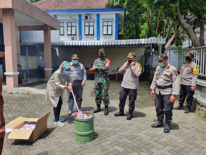 3.374 Surat Suara Pilbup Malang Dibakar