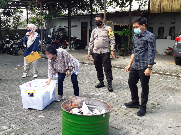 KPU Solo Musnahkan 8.237 Lembar Surat Suara Rusak