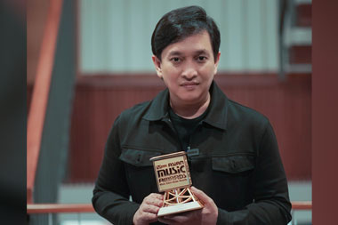 Yovie Widianto Terima Penghargaan Komposer Terbaik 2020 Tingkat Asia