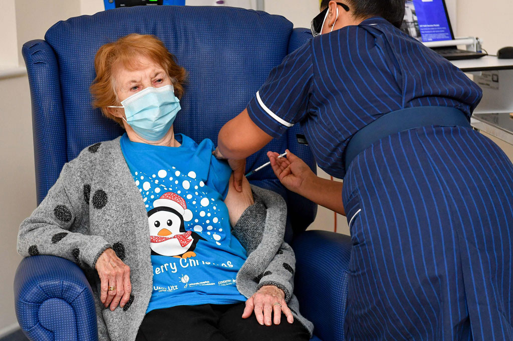 Ini Sosok Perempuan 90 Tahun Jadi Orang Pertama Penerima Vaksin Pfizer Covid