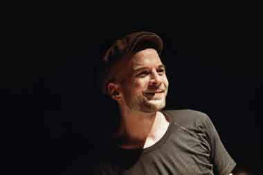Nils Frahm Rilis Film Konser Penampilan Ikoniknya di Funkhaus Berlin