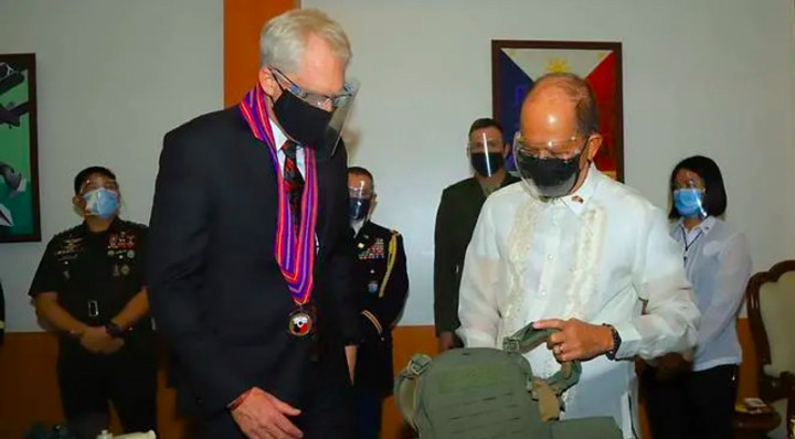 Filipina Terima Peledak Hingga Senapan Sniper dari AS