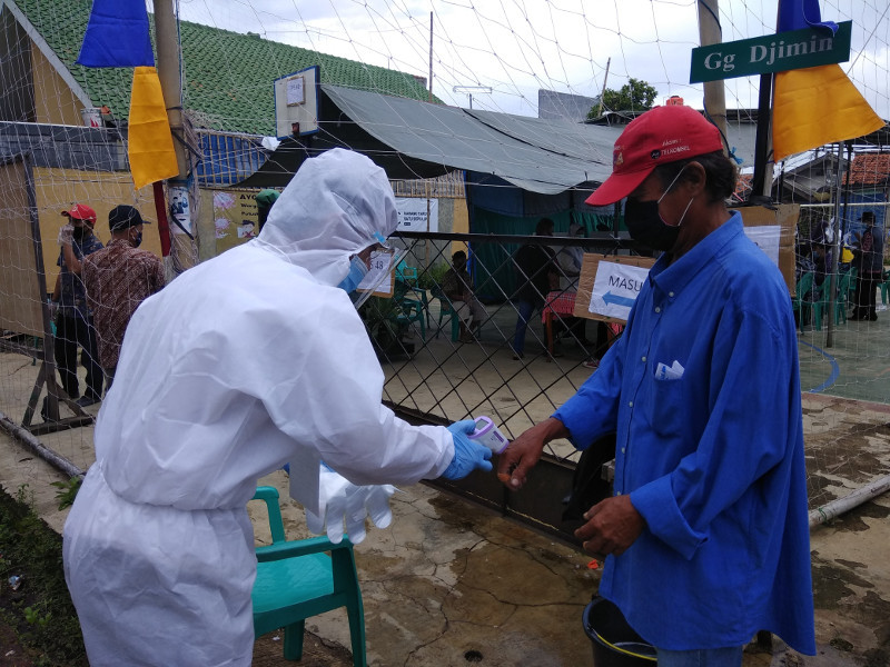 TPS 48 Kelurahan Tanah Baru Hanya Menyediakan Dua Baju Hazmat