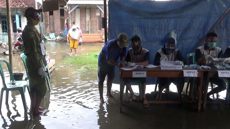 TPS di Demak Terendam Banjir Rob  Medcom.id