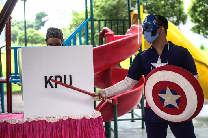 Superhero Jaga TPS di Surabaya
