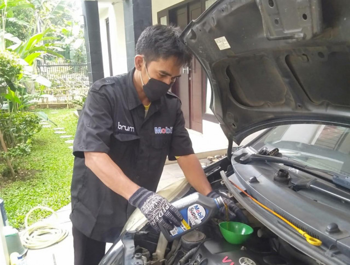 Jelang Libur Akhir Tahun, Servis Mobil di Rumah Saja