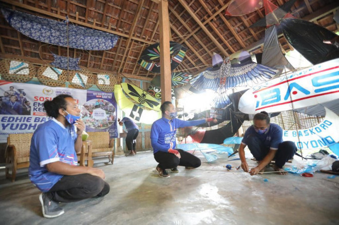 Perajin terus memproduksi layangan untuk melestarikan kebudyaan di tengah pandemi covid-19. Dok. Istimewa
