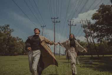 Foto-foto Prewedding Adipati Dolken dan Canti Tachril