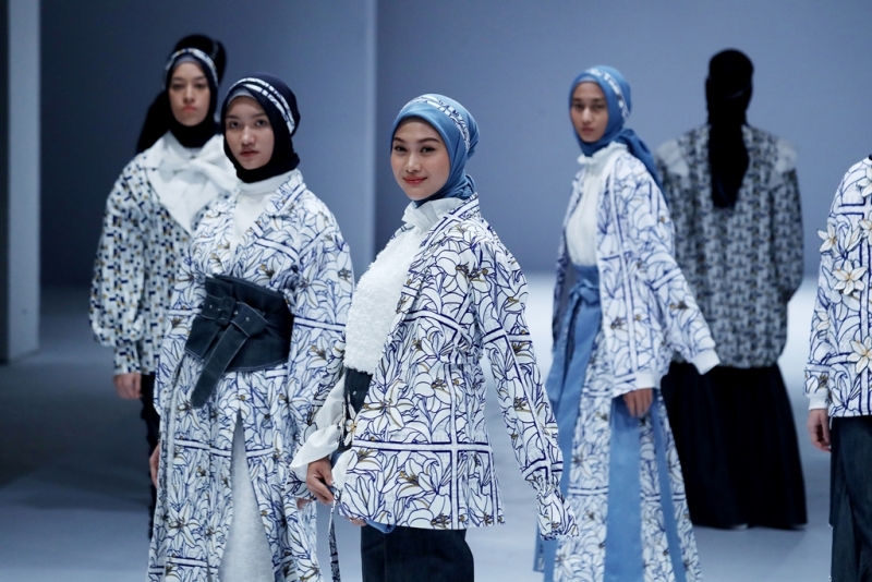 Label modest wear ETU rintisan desainer Restu Anggraini melahirkan koleksi terbarunya untuk musim panas 2021 bertajuk Rêverie (Foto: Dok. JFW 2021)