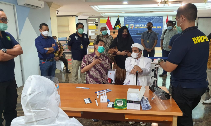 Imam Besar FPI menjalani tes swab sebelum diperiksa sebagai tersangka. Medcom.idCandra Yuri Nuralam.