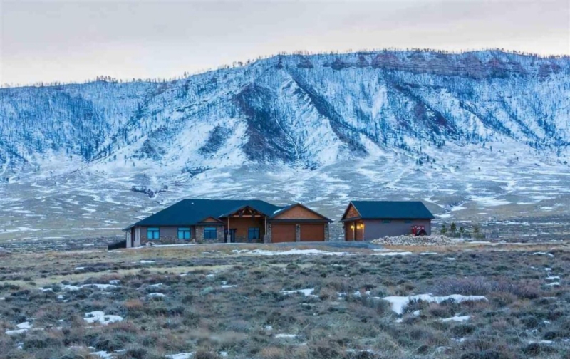 Rumah baru Jeffree Star di Wyoming. Foto: Realtor.com
