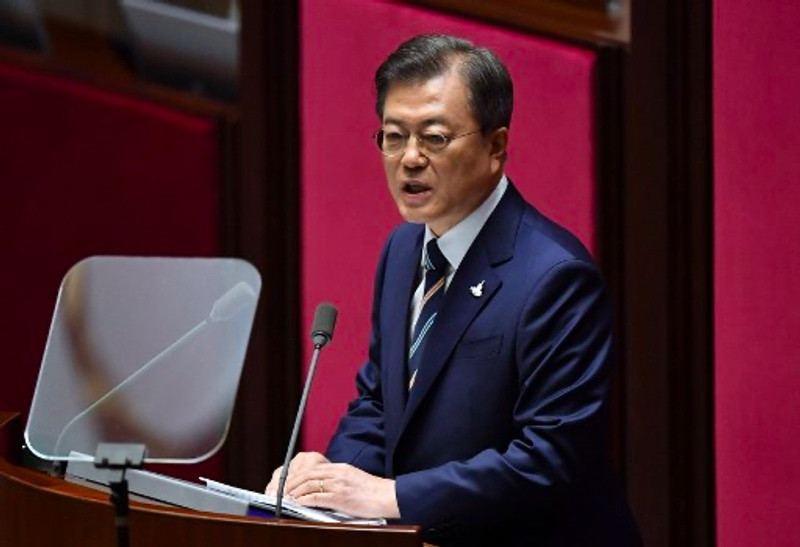 Presiden Korea Selatan (Korsel) Moon Jae-in akan lakukan pembatasan ketat terkait covid-19. Foto: AFP