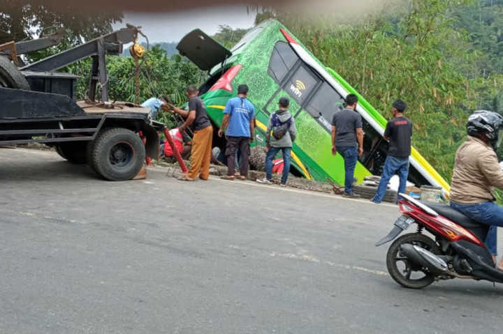 Bus Masuk Jurang di Jalur Gentong Tasikmalaya