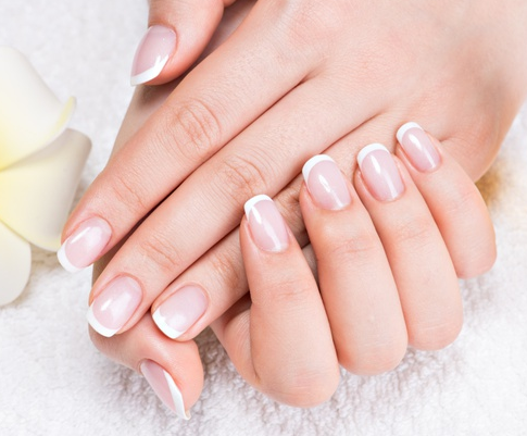 Kebiasaan makan yang tidak sehat, stres, manikur yang kasar bisa jadi penyebab kuku patah. (Foto: Ilustrasi. Dok. Freepik.com)