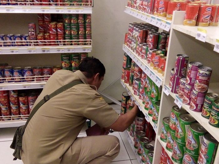 Puluhan Pangan Olahan Kedaluwarsa Beredar di Palu