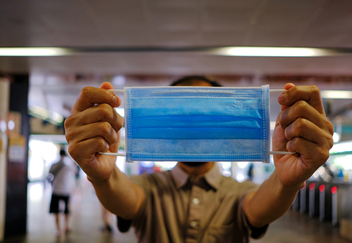 Bagaimana Cara Menghadapi Orang yang Tak Pakai Masker?