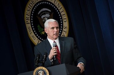 Wapres AS Mike Pence Segera Disuntik Vaksin Covid-19