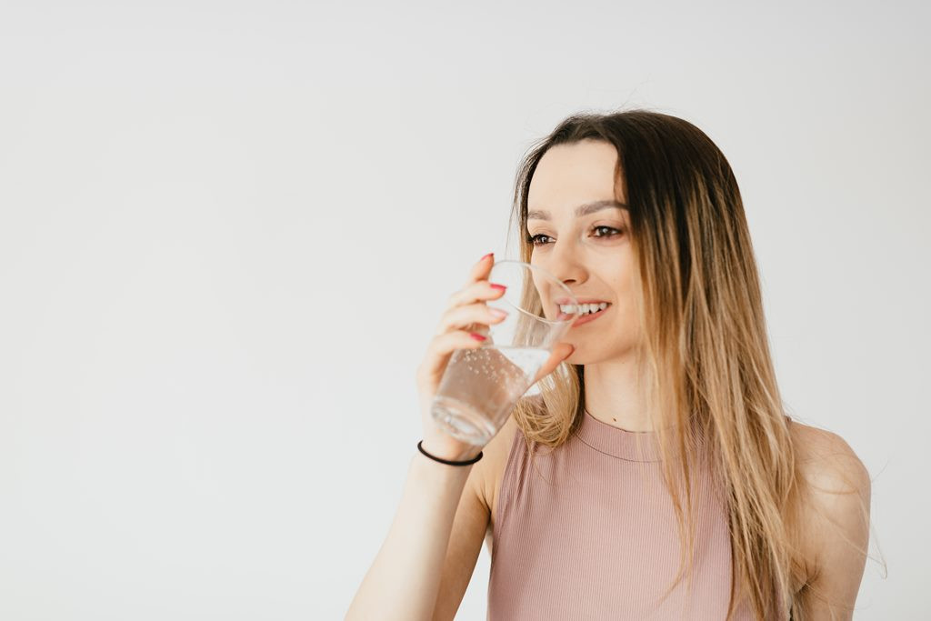 Setiap orang direkomendasikan untuk minum delapan gelas air per hari. (Foto: Pexels)