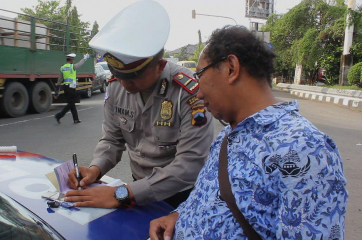 Kasus Tilang Pertama Di Dunia karena Mobil Melaju 12,8 KPJ