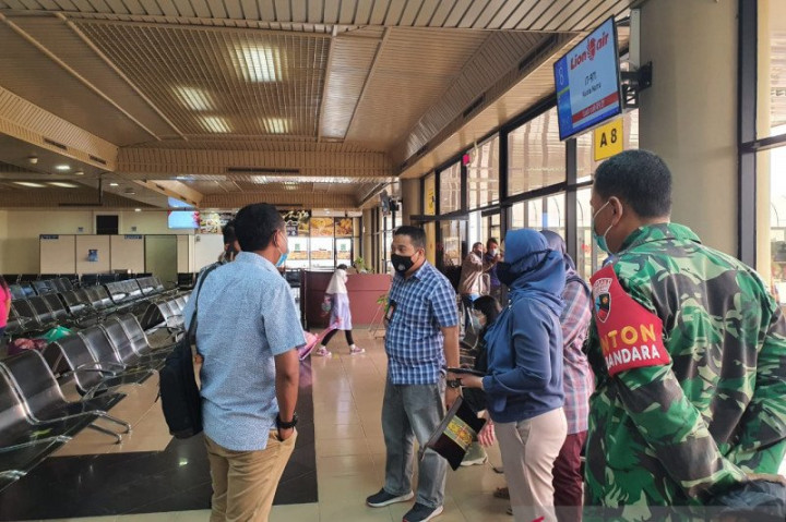 Sekeluarga Batal 'Terbang' Gegara Surat Covid-19 Palsu