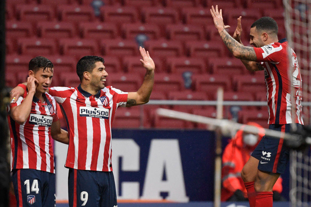 Atletico Vs Elche: Suarez Cetak Brace, Los Colchoneros ...