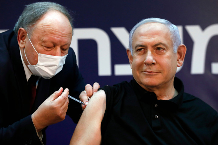 PM Israel Disuntik Vaksin Covid-19 Pfizer BioNTech