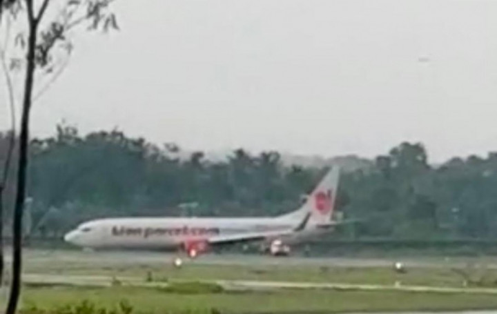 Pesawat Lion Air Tergelincir di Bandara Raden Intan II