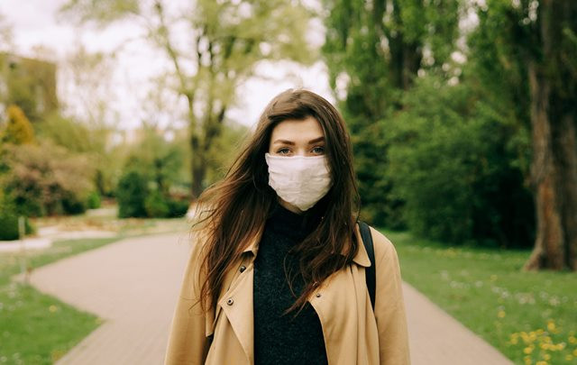 Kaleidoskop Kecantikan 2020: Mengenal Maskne, Jerawat karena Masker