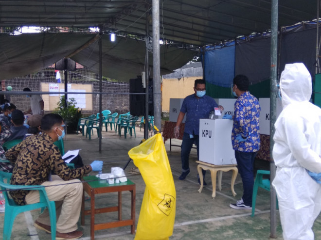 (Ilustrasi) Suasana TPS 48 Tanah Baru, Beji, Depok, Jawa Barat, dalam penyelenggaraan Pilkada Serentak 2020. Medcom.id/Fachri Audhia Hafiez