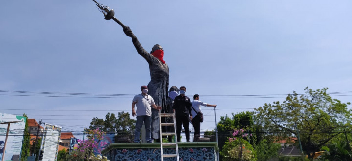 Patung Kartini Bermasker, Tanda Duka Nakes di Jepara